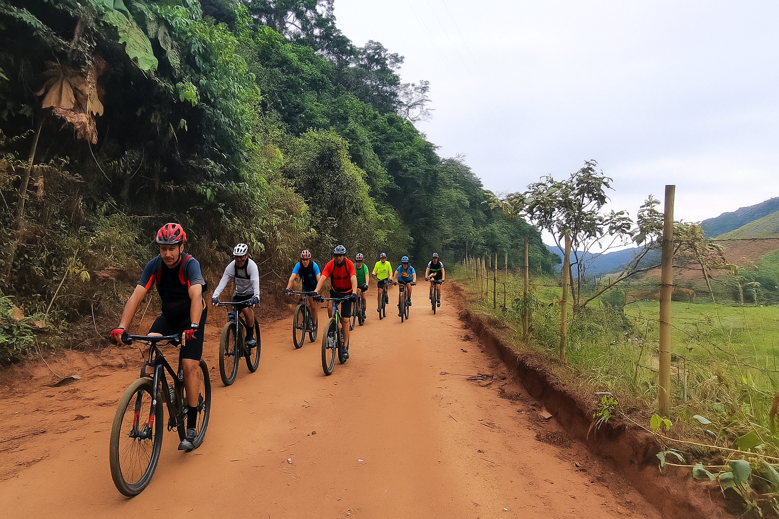 Passeio ciclístico de Antônio Dias celebra um dia repleto de beleza natural e boa companhia!